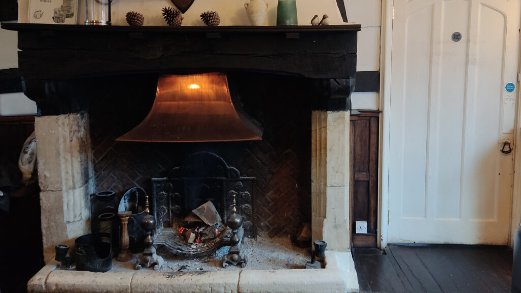 Great Pubs of England - roaring fire